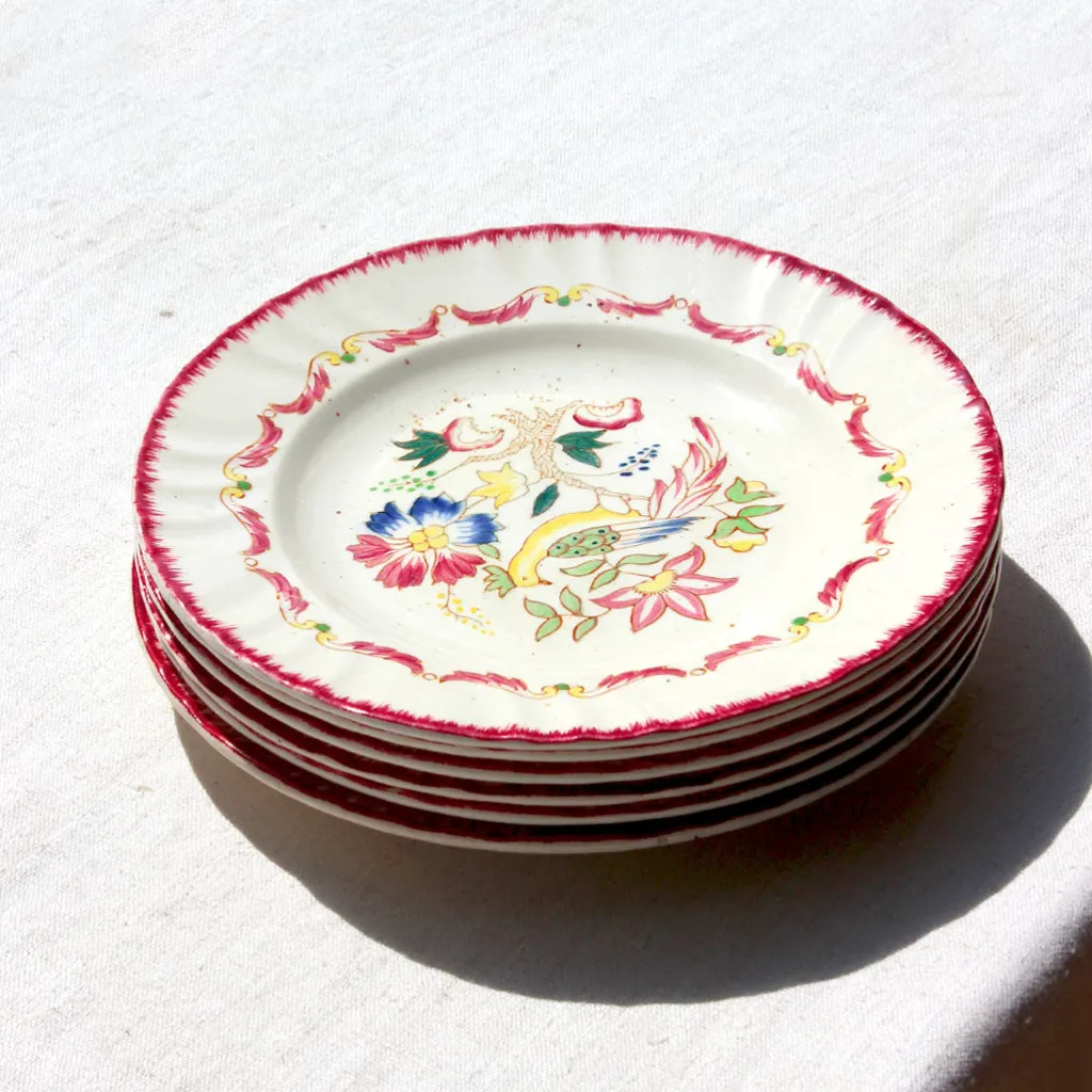 Longwy 6 Assiettes plates aux arabesques rouge amarante