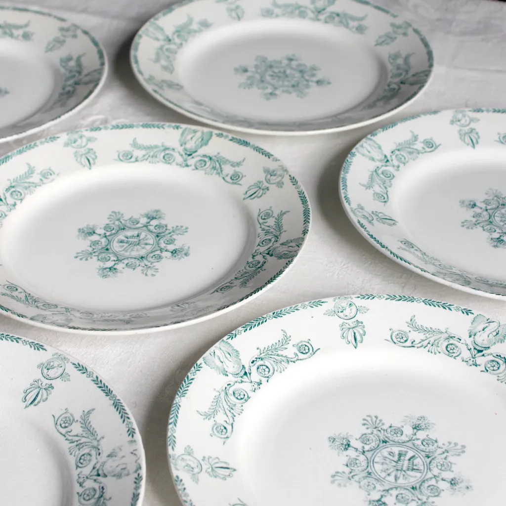 KG Lunéville 9 assiettes plates en terre de fer