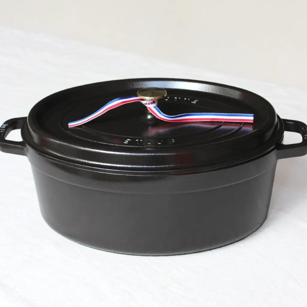 Staub Cocotte ovale en fonte noire