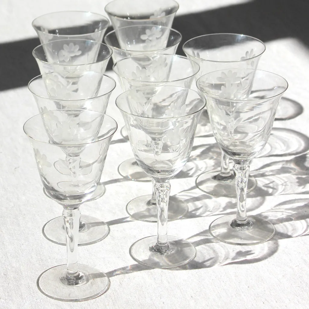 MAISON CUILLERET 10 verres à pied en verre gravé